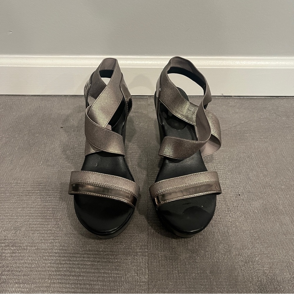 Charles by Charles David Women's Black and bronze wedge Sandals 8.5